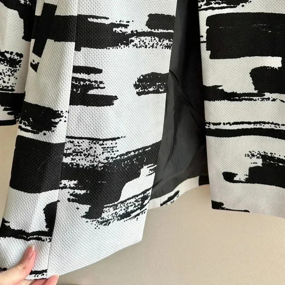 GUMP'S Black and White Abstract Long Jacket, Brush Strokes Jacket, Size Small - Picture 7 of 16